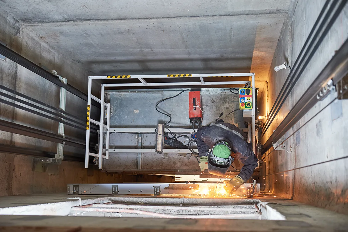 Gestión y mantenimiento de 14 elevadores en complejo residencial